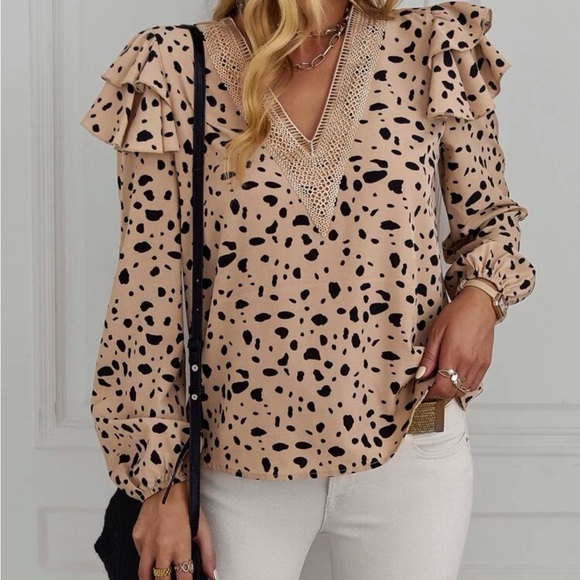 Luxe lace insert lantern sleeve blouse - Picture 5 of 7